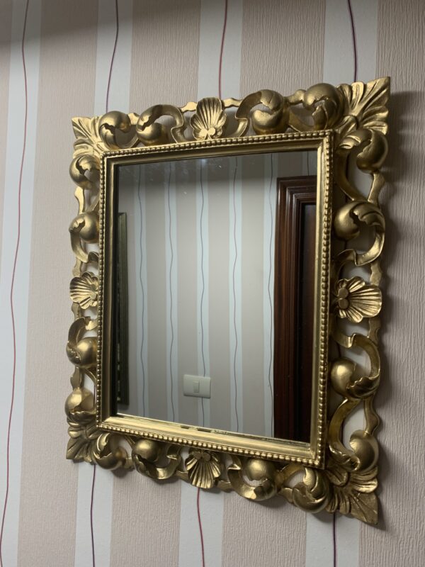 ESPEJO; ITALIANO DE ESTILO BARROCO DECORADO EN ORO VIEJO