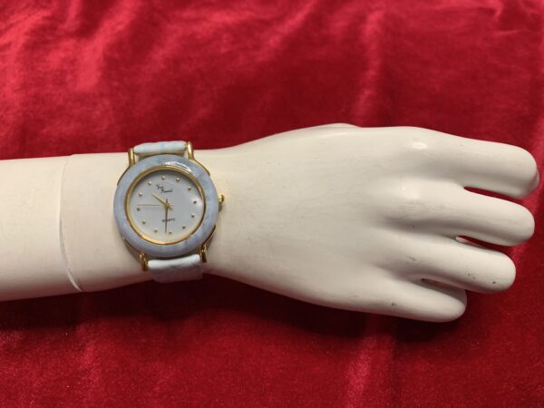 RELOJ; «YVES RENOID» MUJER CAJA DE METALCON BISEL EN MARMOL - Imagen 7